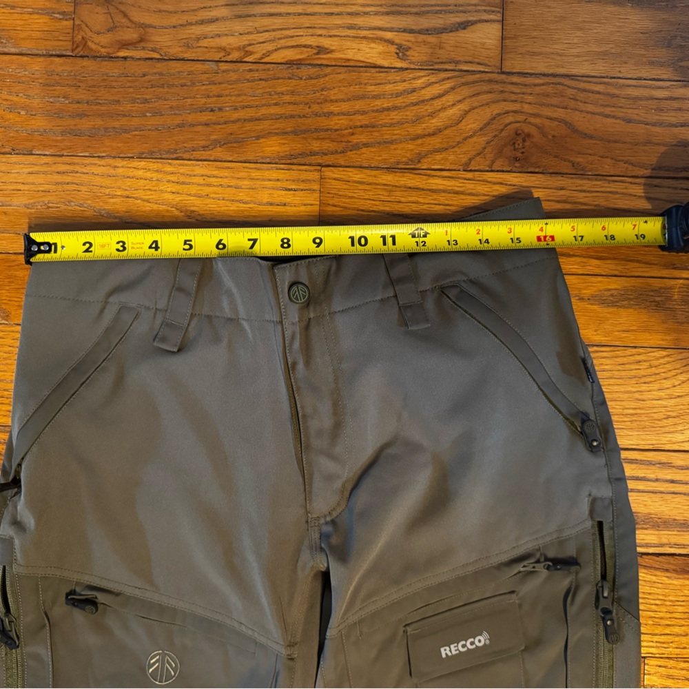 Beyond Nordic Men's Green Outdoor Pants - Picture 5 of 6